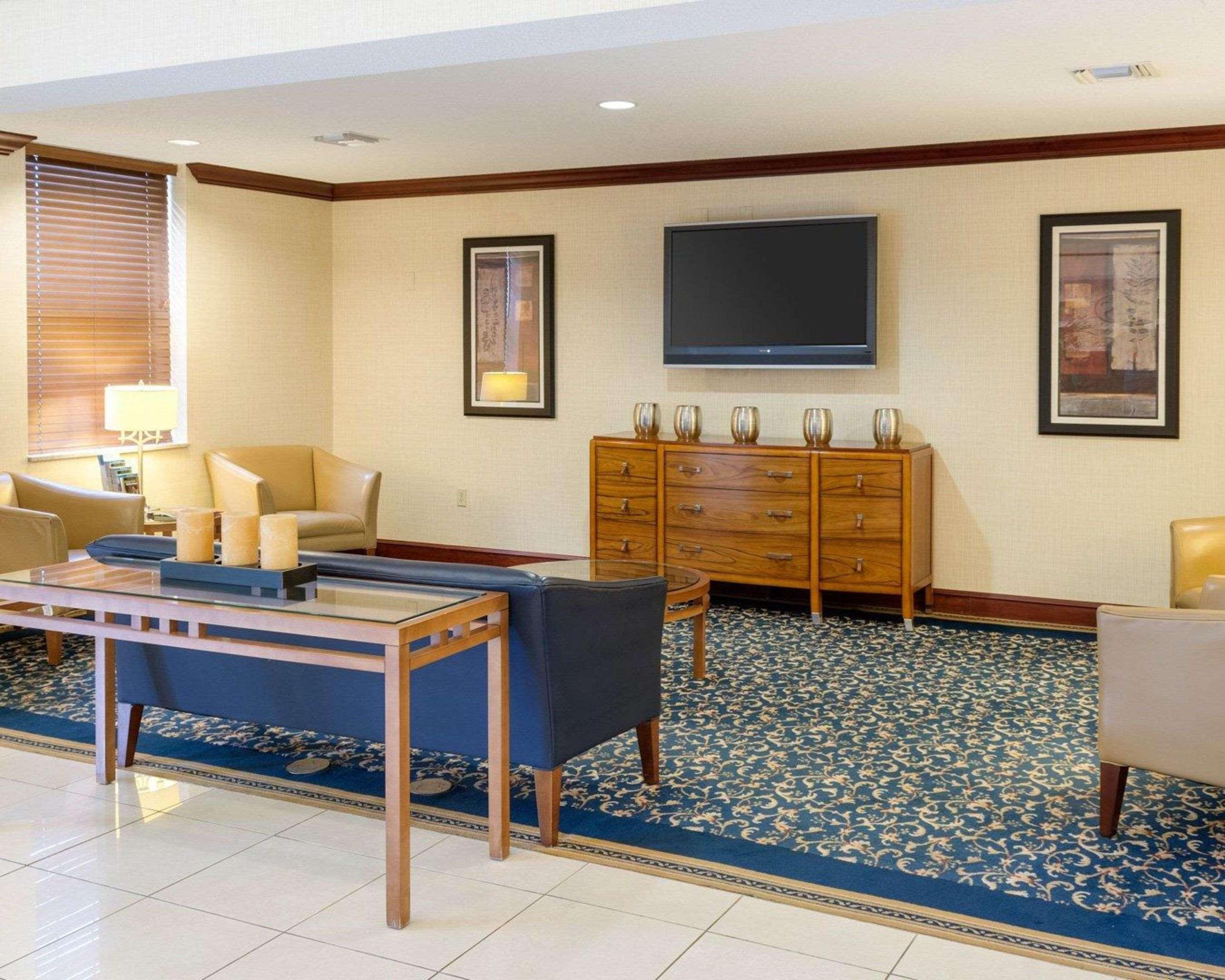 Comfort Suites Newport News Airport Exterior foto
